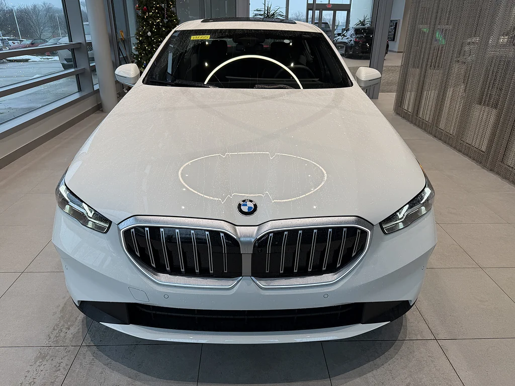 New 2026 Alpine White BMW xDrive image 2