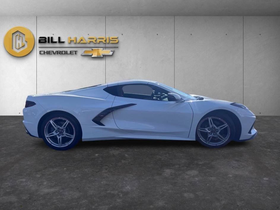 Used 2022 White Chevrolet Stingray image 4