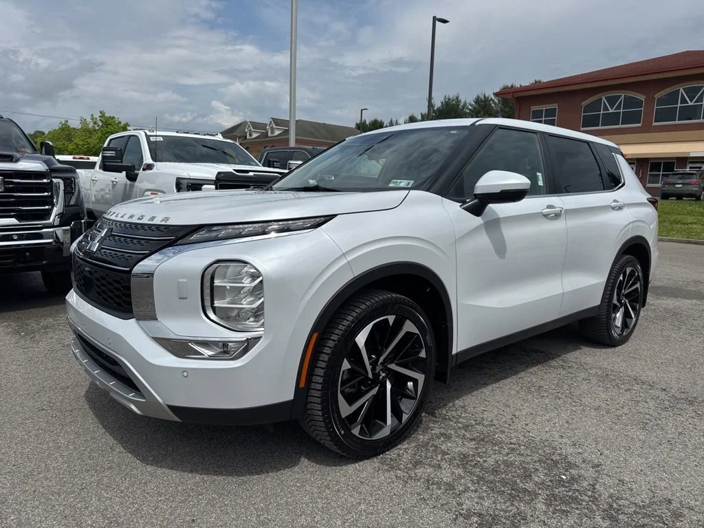 2023 Mitsubishi Outlander SE S-AWC's photo