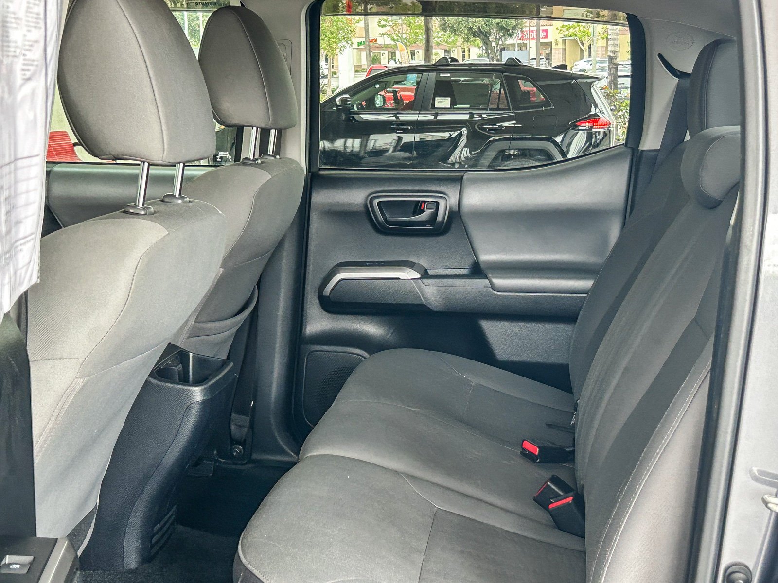 Used 2018 MAGNETIC GRAY MET TOYOTA TRUCK SR5 image 18