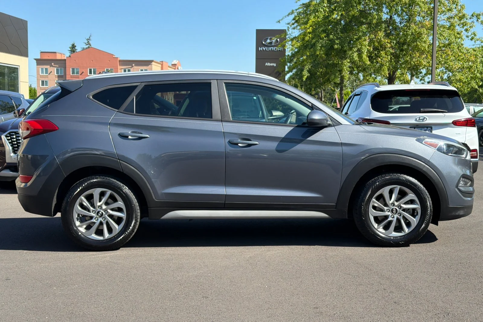 Used 2018 Gray Hyundai SEL image 3