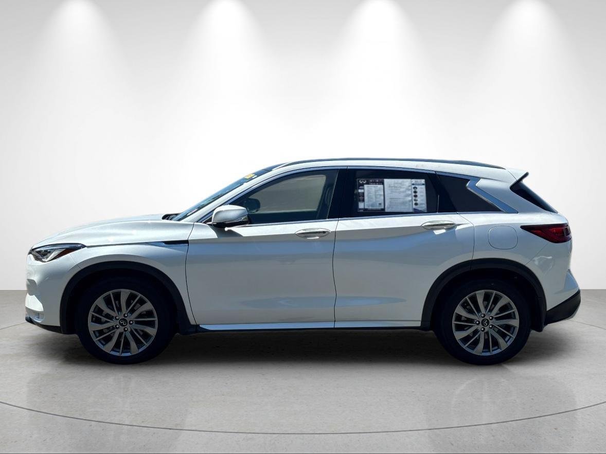 Used 2025 Radiant White INFINITI LUXE image 2
