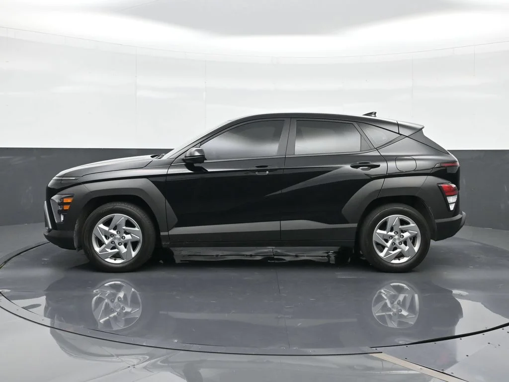 Used 2025 Black Hyundai SE image 3