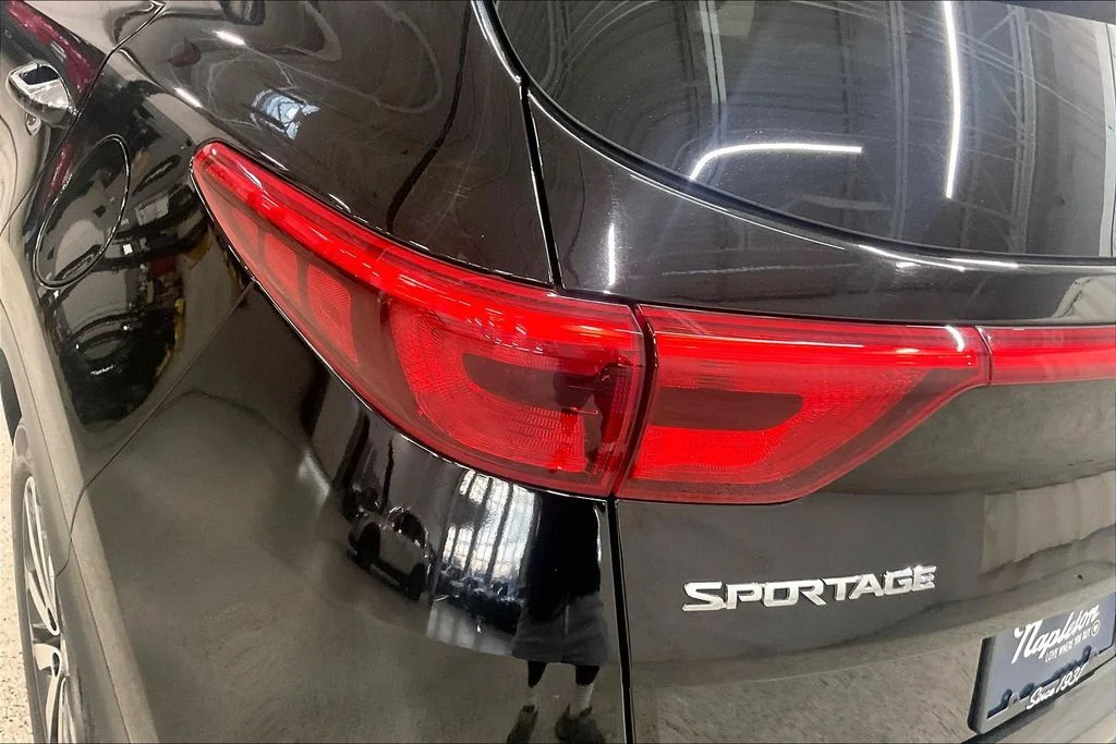 Used 2017 Red Kia EX image 30