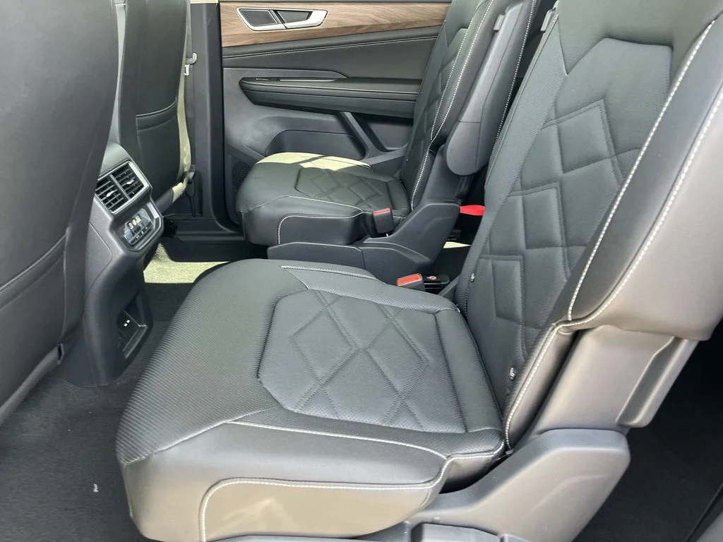 New 2026 Green Volkswagen 2.0T SE w/Technology image 18