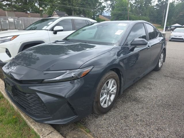 2025 Toyota Camry LE Hybrid's photo