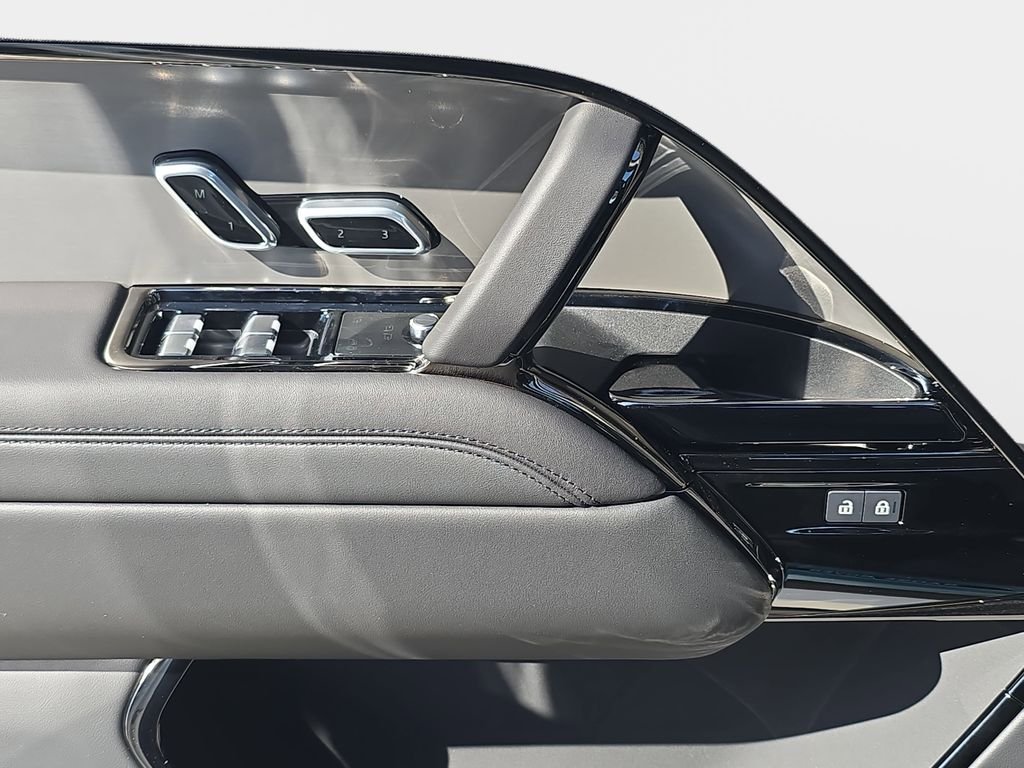 New 2026 Fuji White Land Rover Dynamic SE image 29