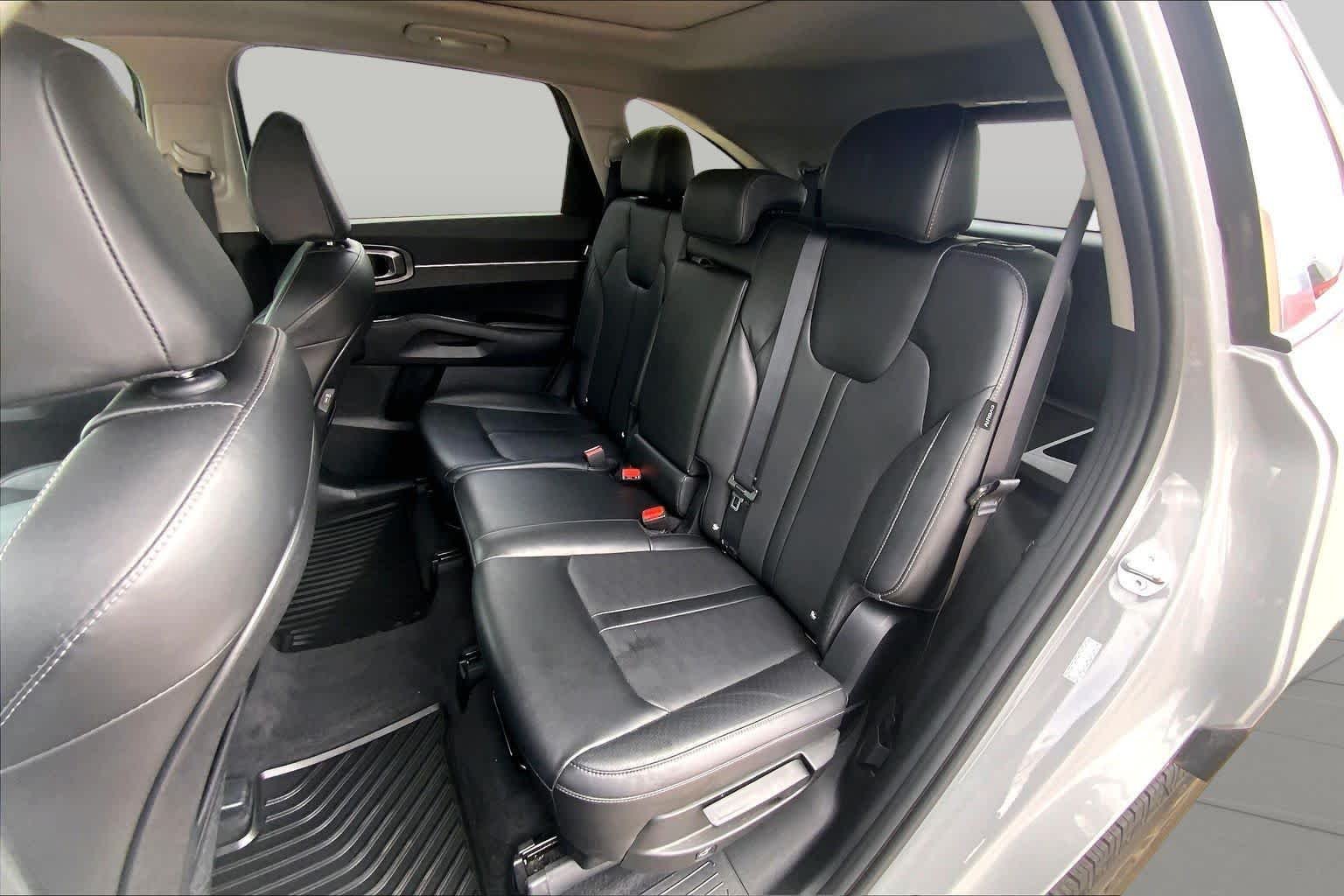 Used 2025 Wolf Gray Kia S image 21