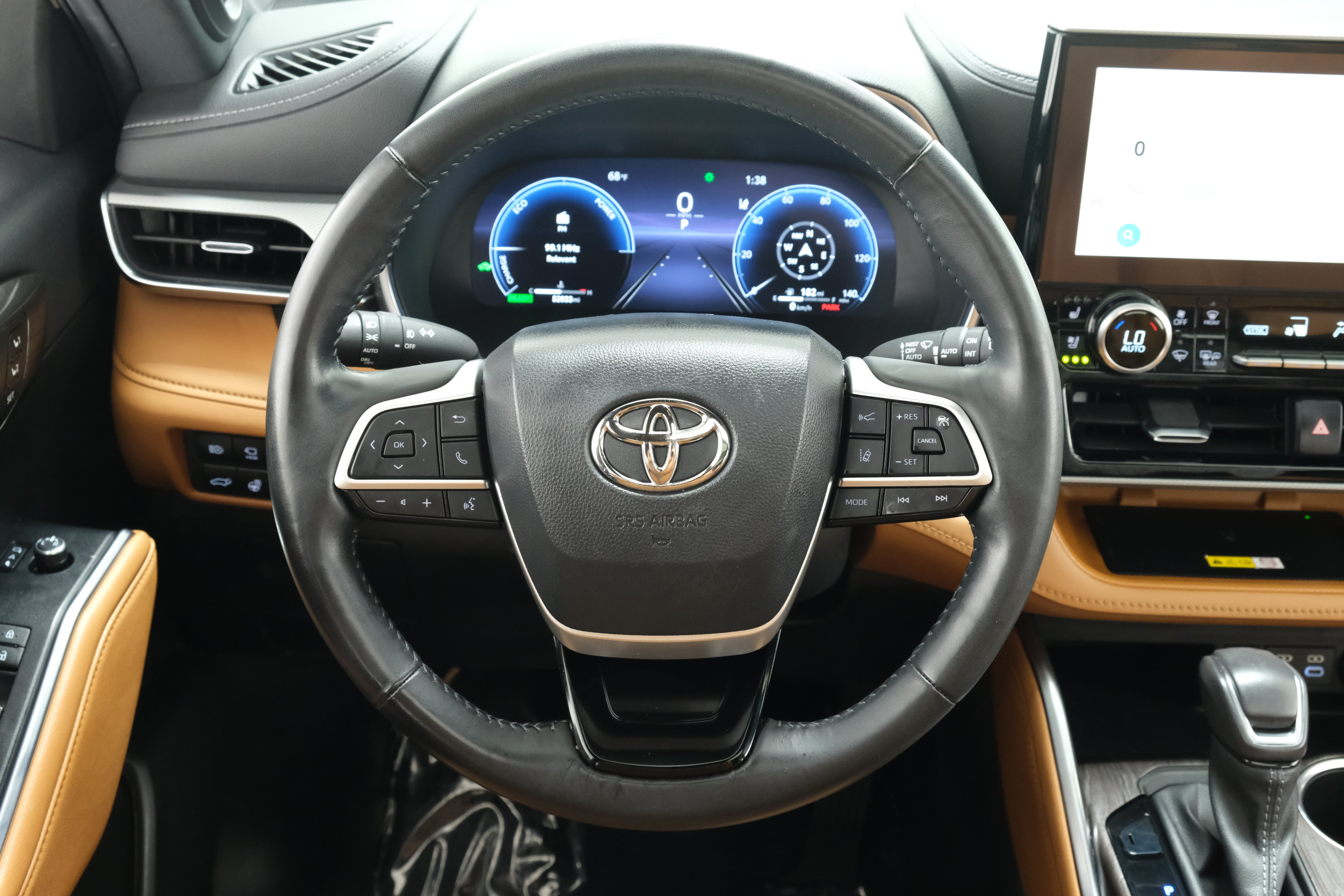 Used 2023 Wind Chill Pearl Toyota Platinum image 13