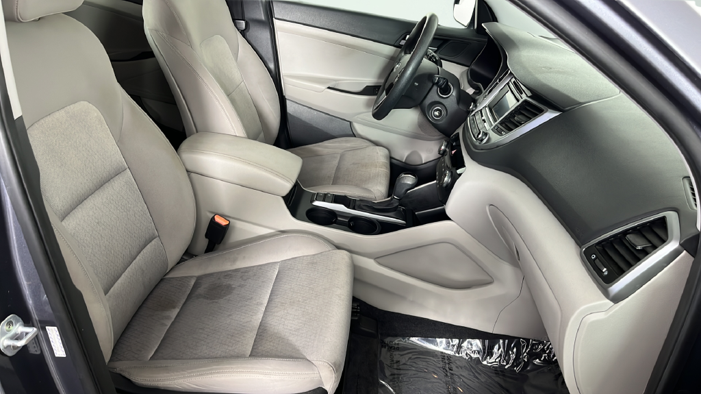 Used 2016 Grey Hyundai SE image 20