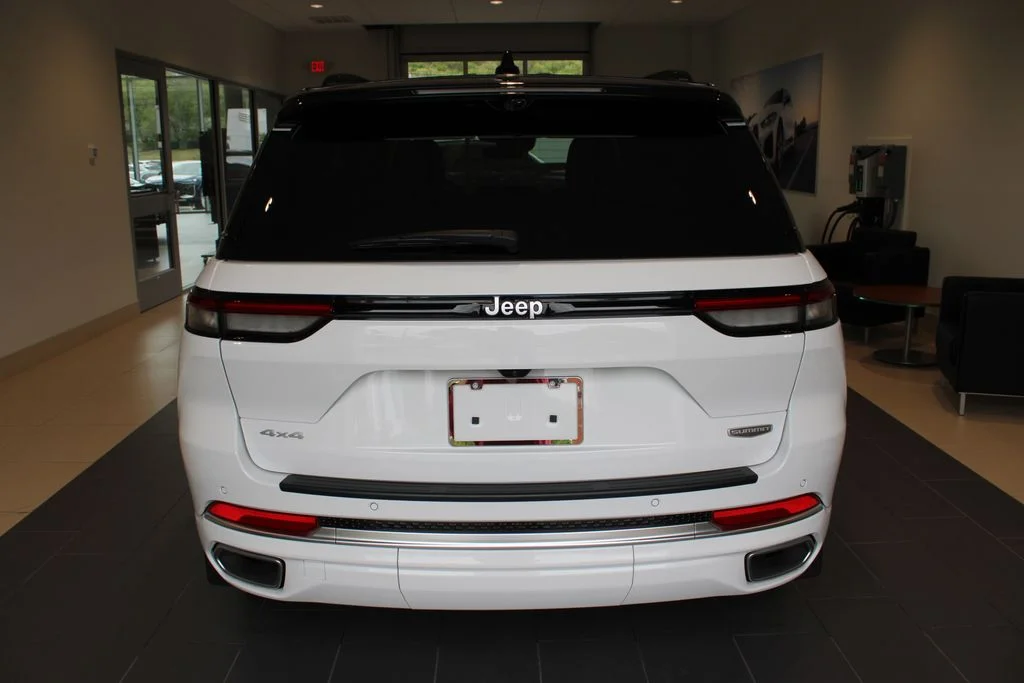 Used 2025 White Jeep Summit image 28