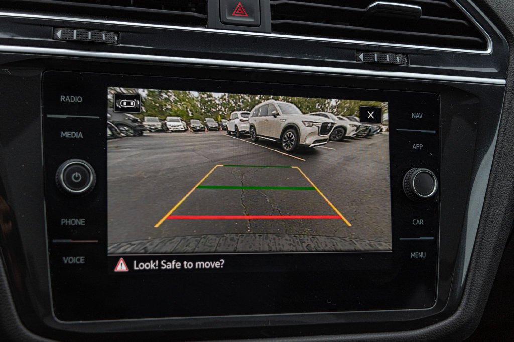 Used 2024  Volkswagen 2.0T SEL R-Line image 17
