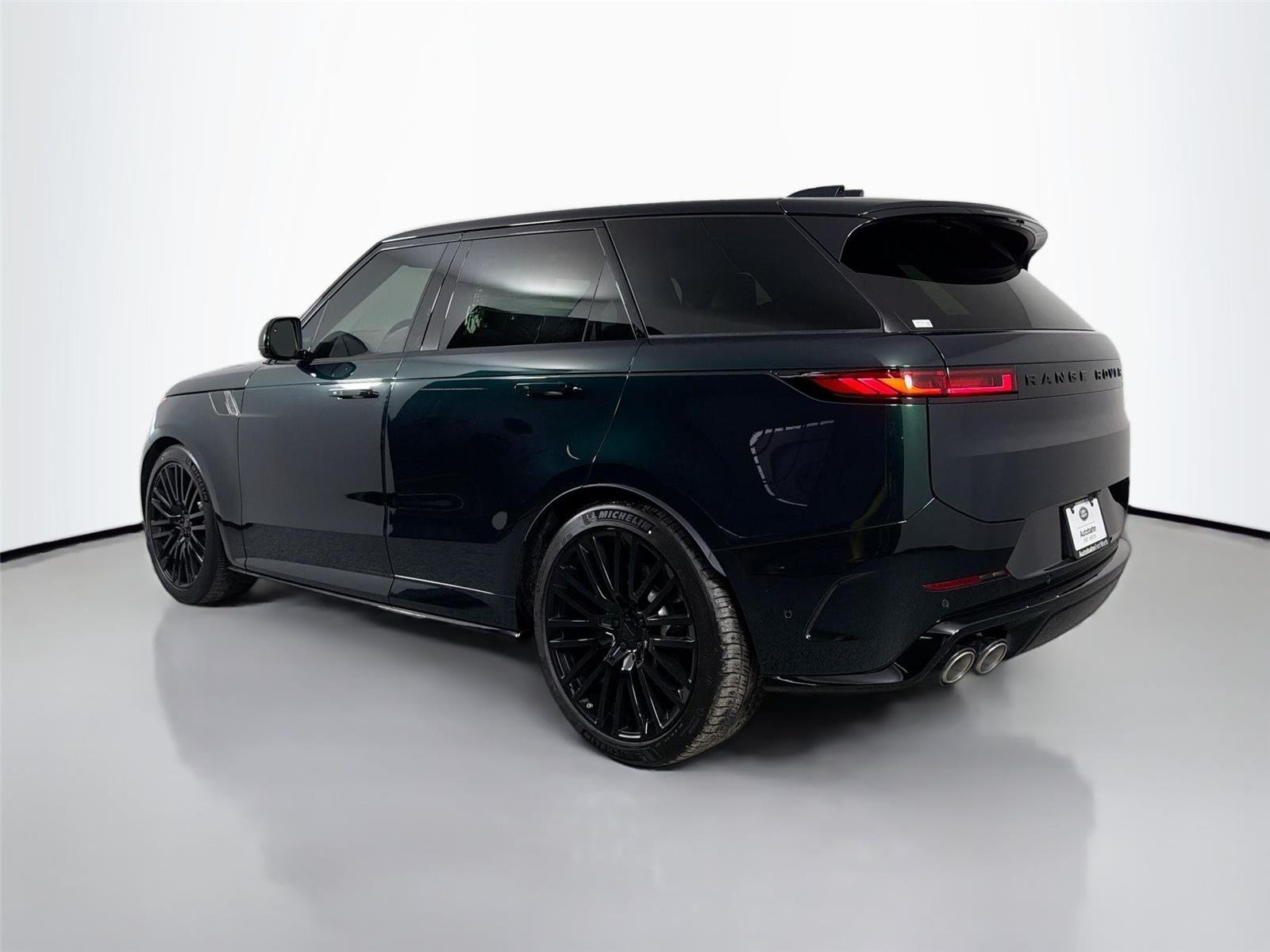 New 2026 British Racing Green LAND ROVER SV V8 635PS image 7