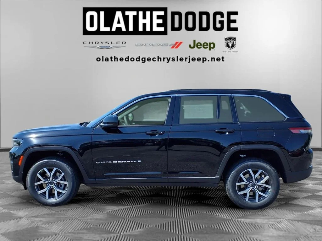New 2027 High-Gloss Black Paint Jeep Laredo X image 26
