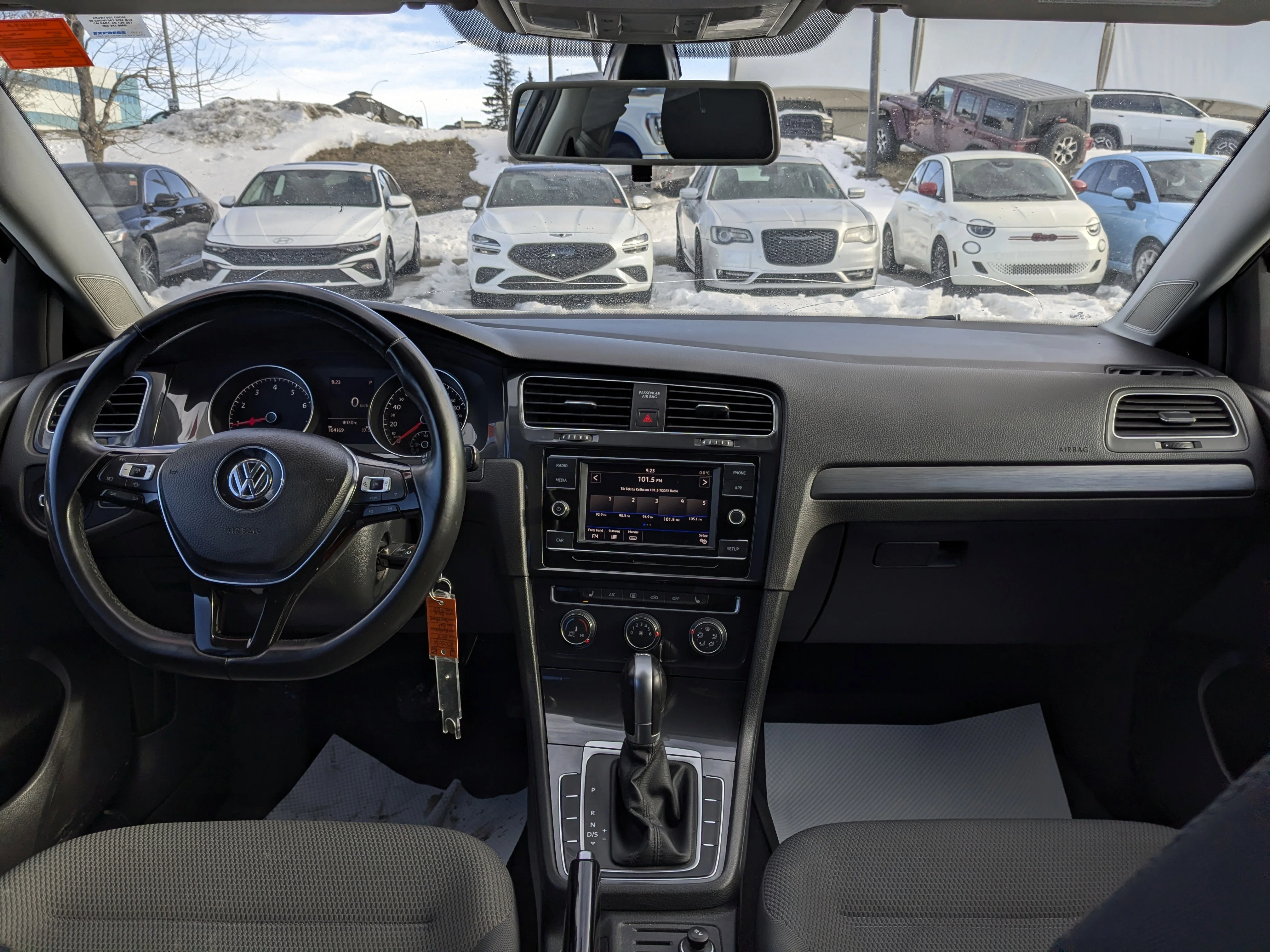 Used 2019 Grey Volkswagen Comfortline image 26