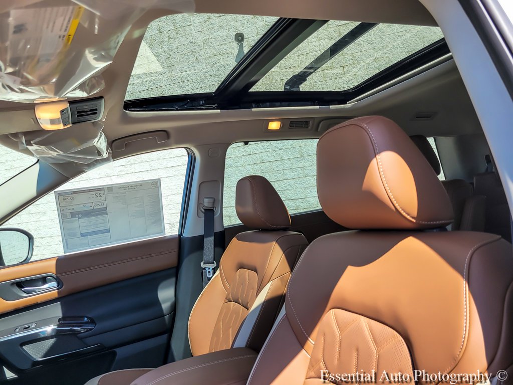 New 2026 Everest White Pearl Tricoat Nissan Platinum image 9
