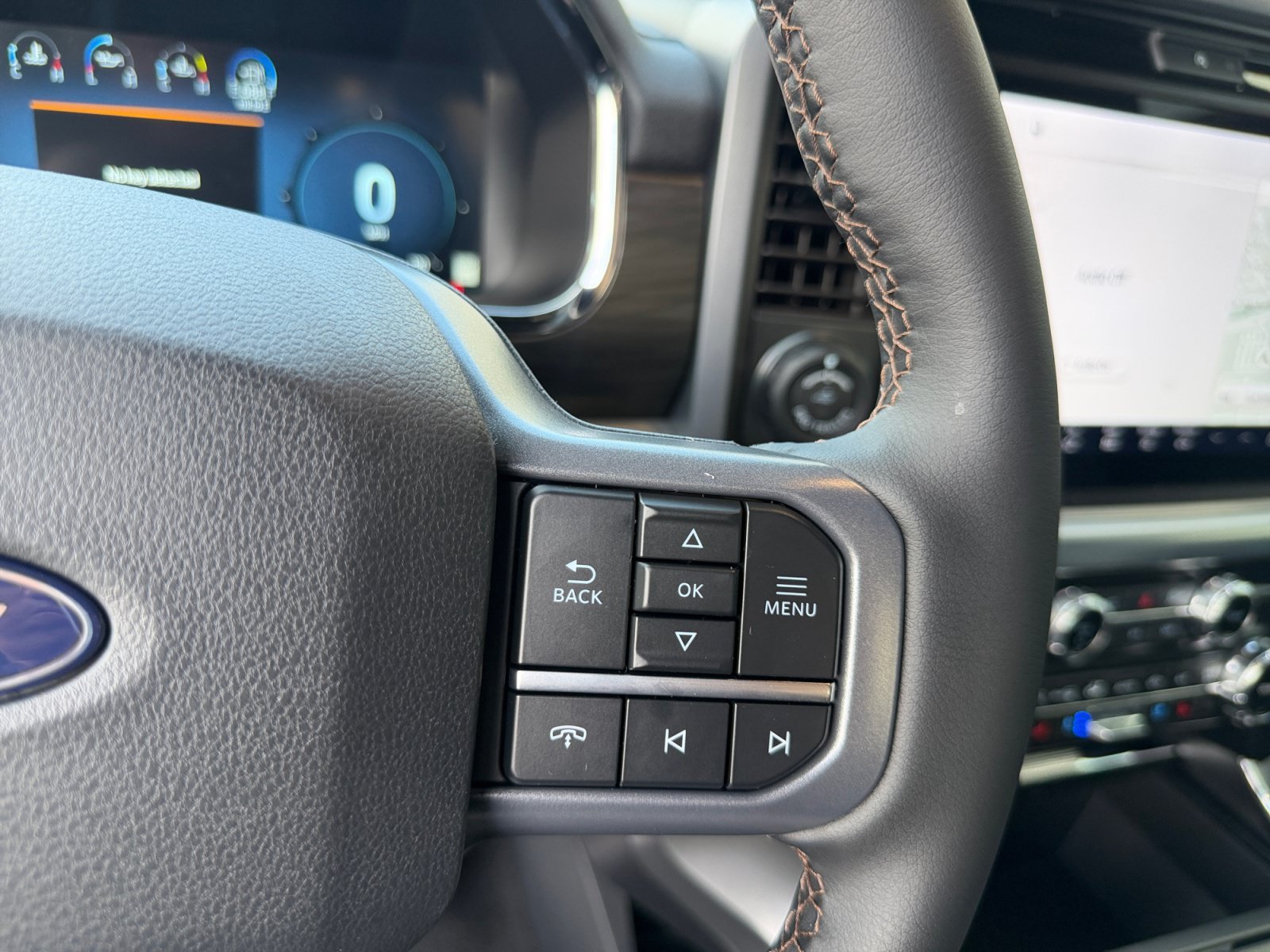New 2026 Carbonized Gray Metallic Ford LARIAT image 25