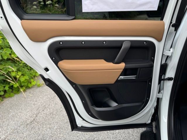 New 2026 Fuji White Land Rover S image 11