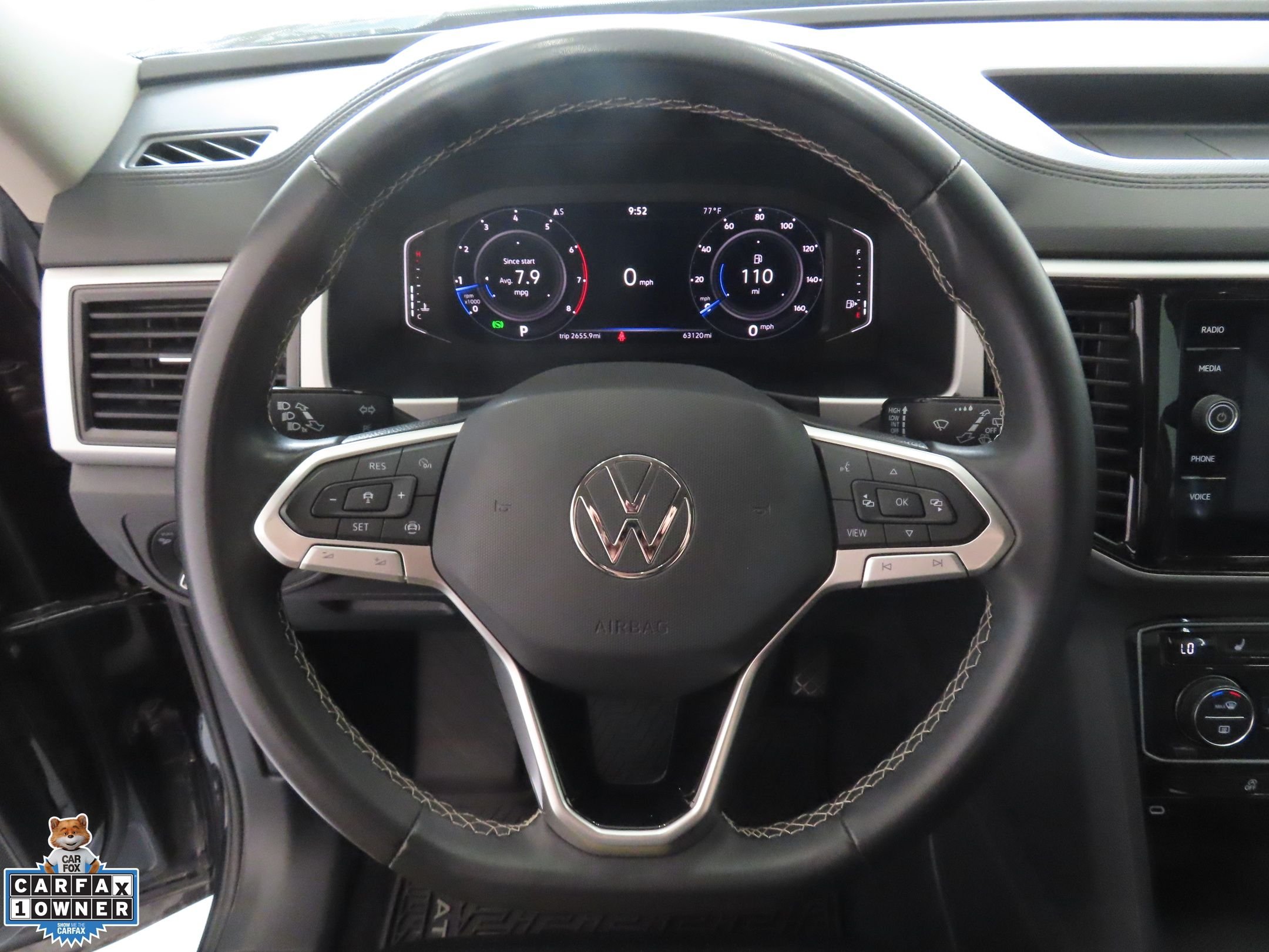 Used 2022 Black Volkswagen 2.0T SE w/Technology image 16