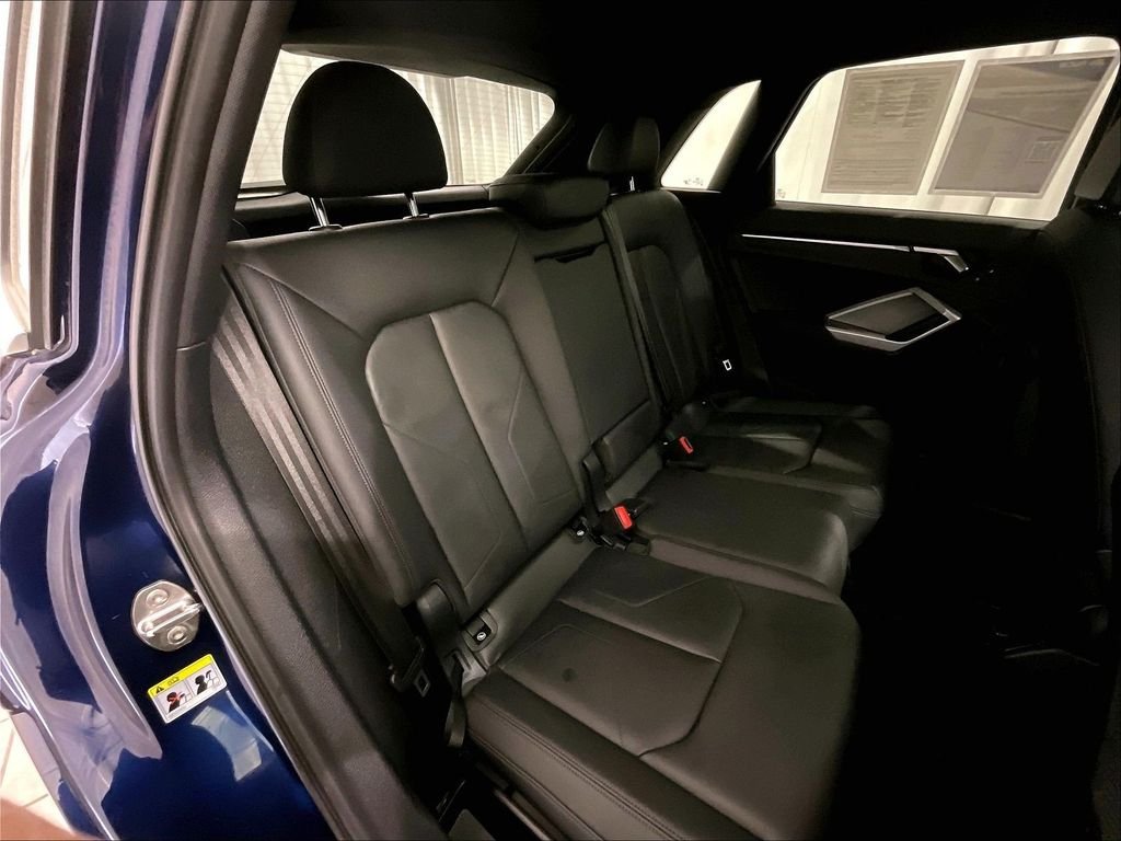 Used 2025 Navarra Blue Metallic Audi Premium image 16
