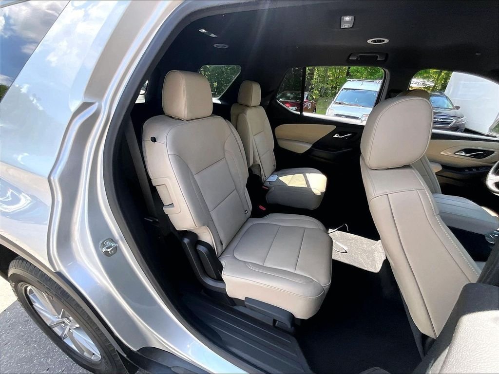 Used 2022 Silver Ice Metallic Chevrolet LT Leather image 16