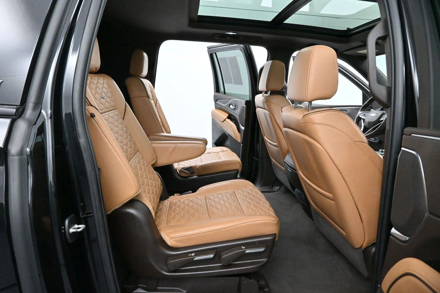Used 2022 Black Raven Cadillac Sport image 39