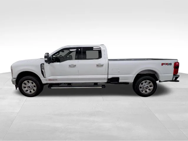 New 2027 Oxford White Ford F-350® Lariat® image 41