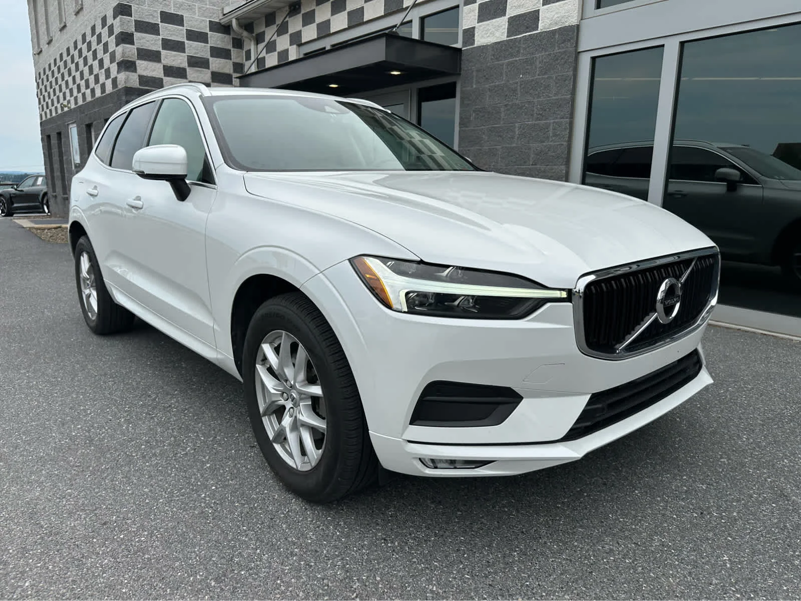 2021 Volvo XC60 T5 Momentum AWD's photo