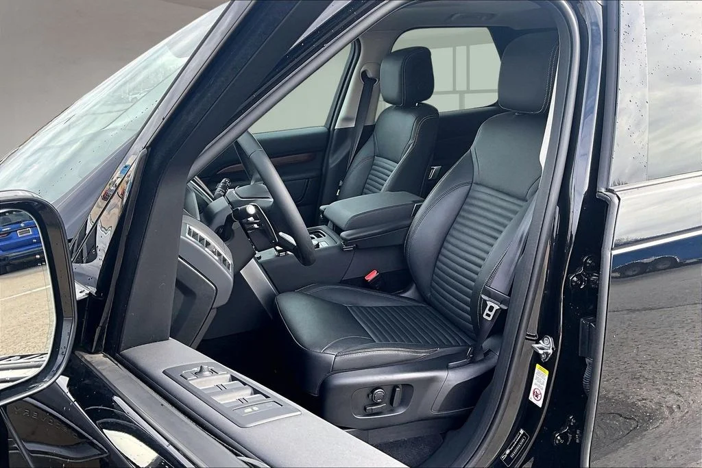 Used 2024 Santorini Black Metallic Land Rover S image 26