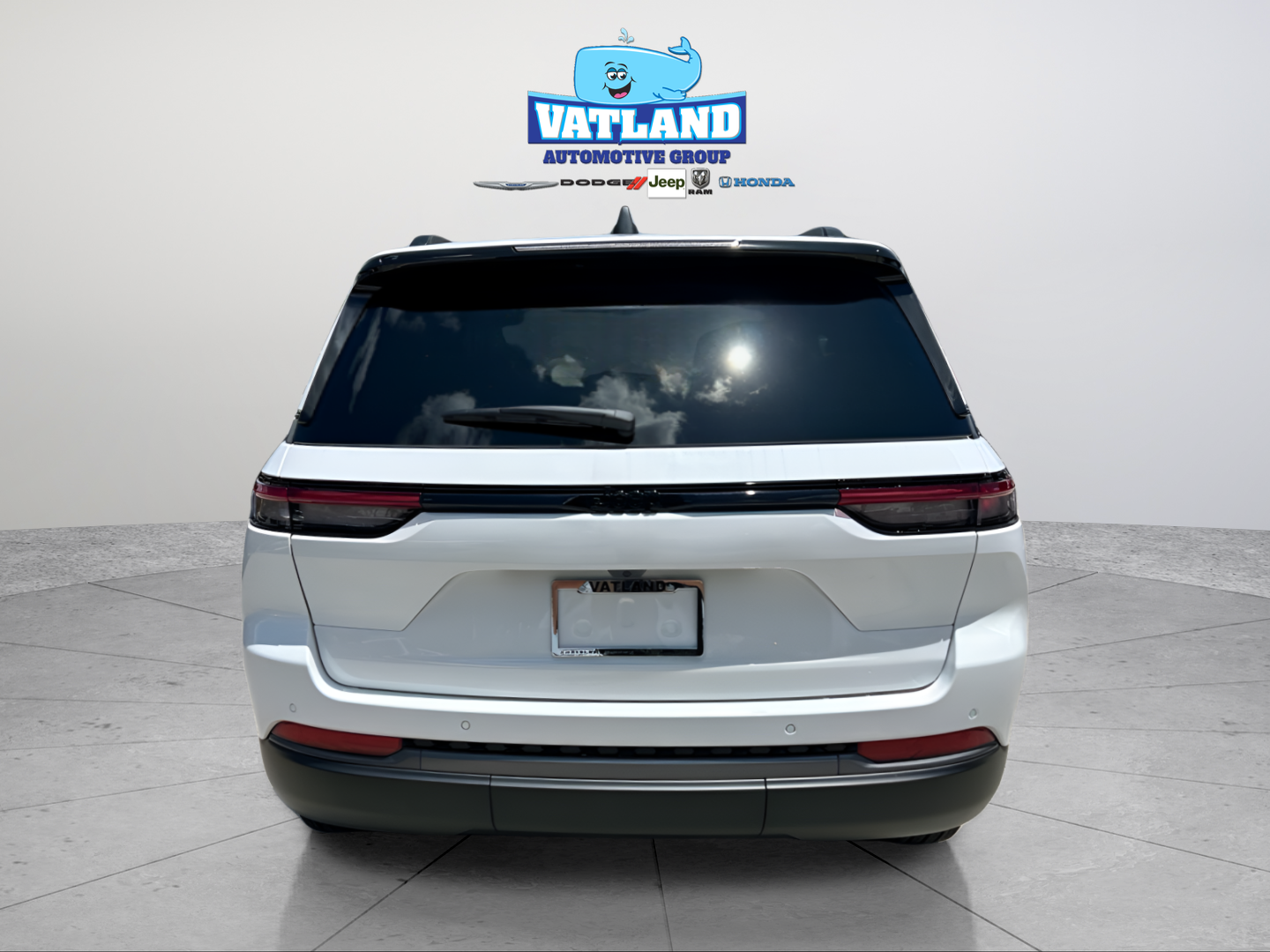 New 2026 Bright White Clear-Coat Exterior Paint Jeep Laredo Altitude image 4