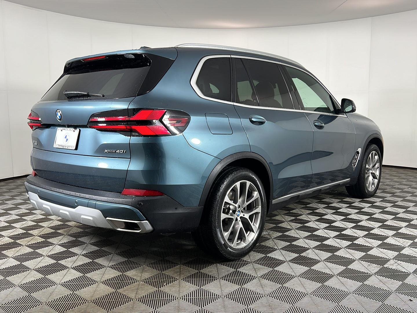 Certified Used 2025 Blue Ridge Mountain Metallic BMW xDrive40i image 5