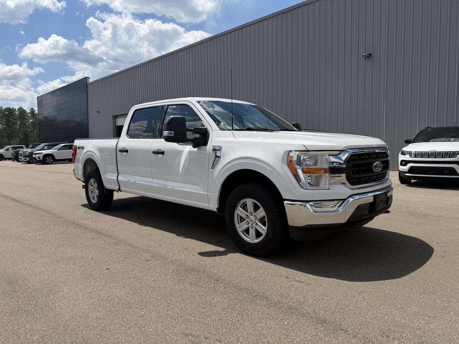 Used 2022 Oxford White Ford XLT image 3