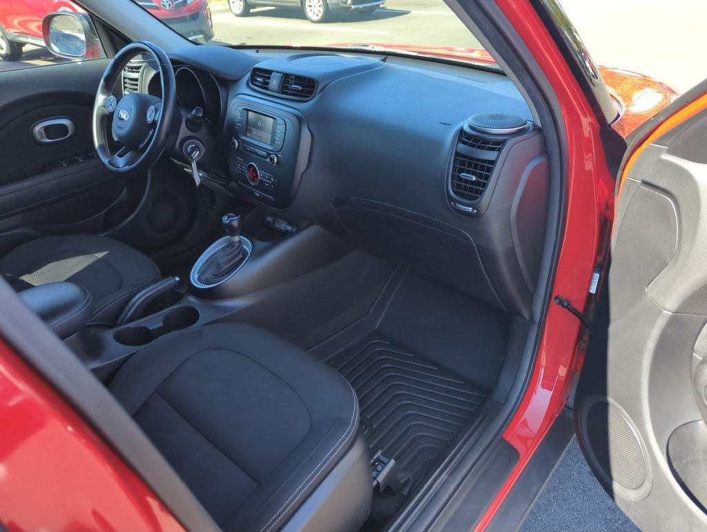 Used 2017 Red Kia Plus image 33