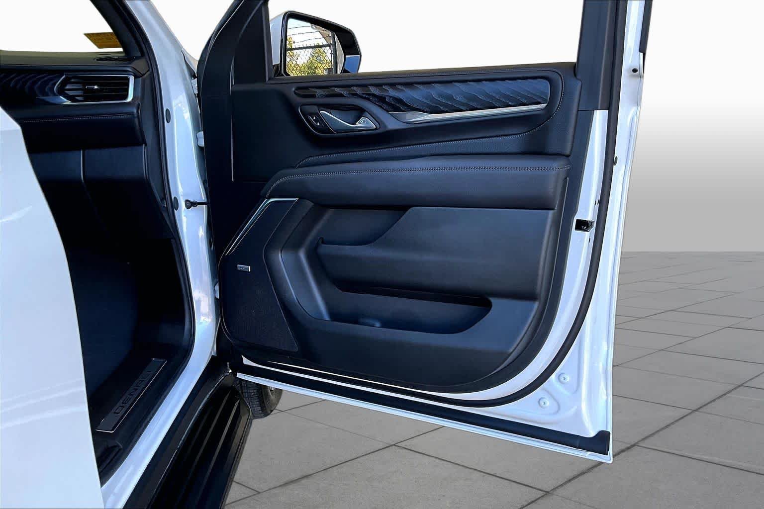 Used 2024 White Frost Tricoat GMC Denali image 23