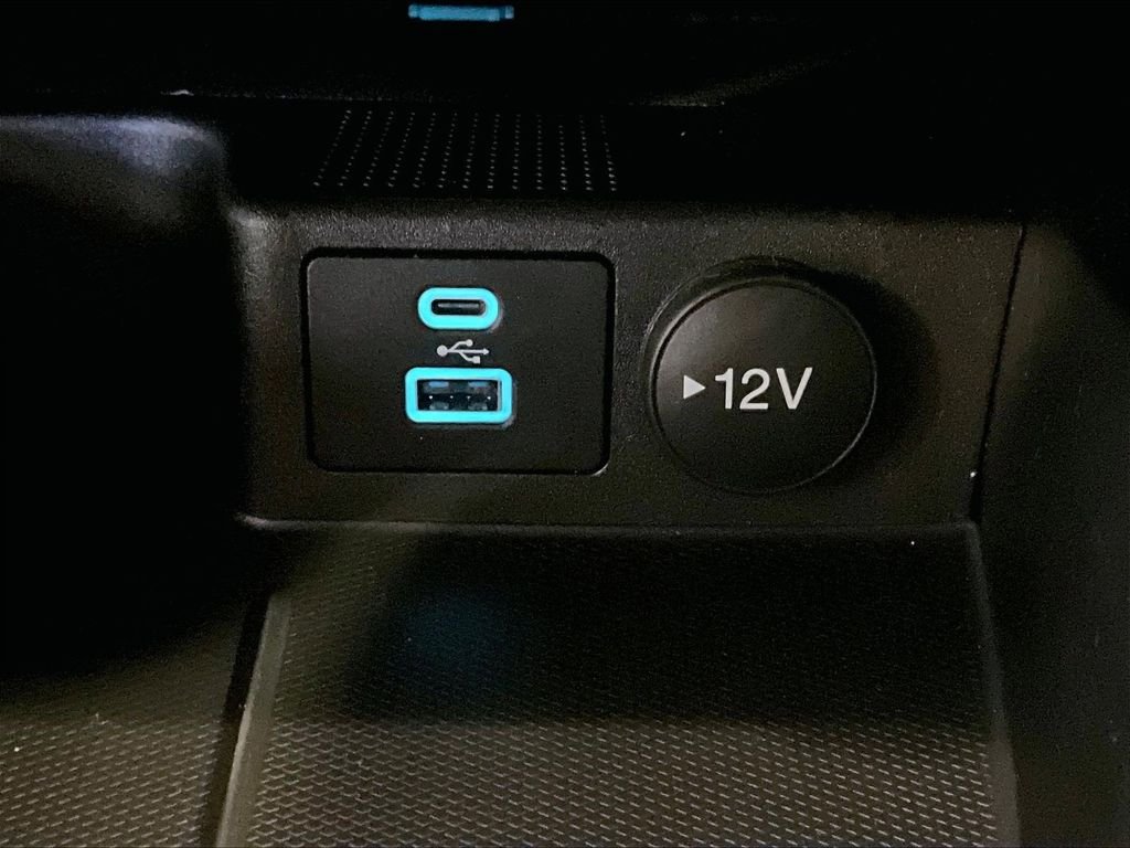 Used 2022 White Ford SEL image 27