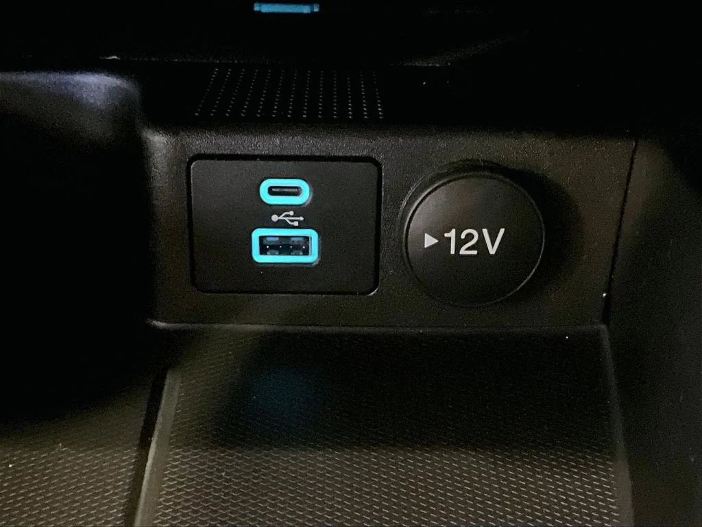 Used 2022 White Ford SEL image 27