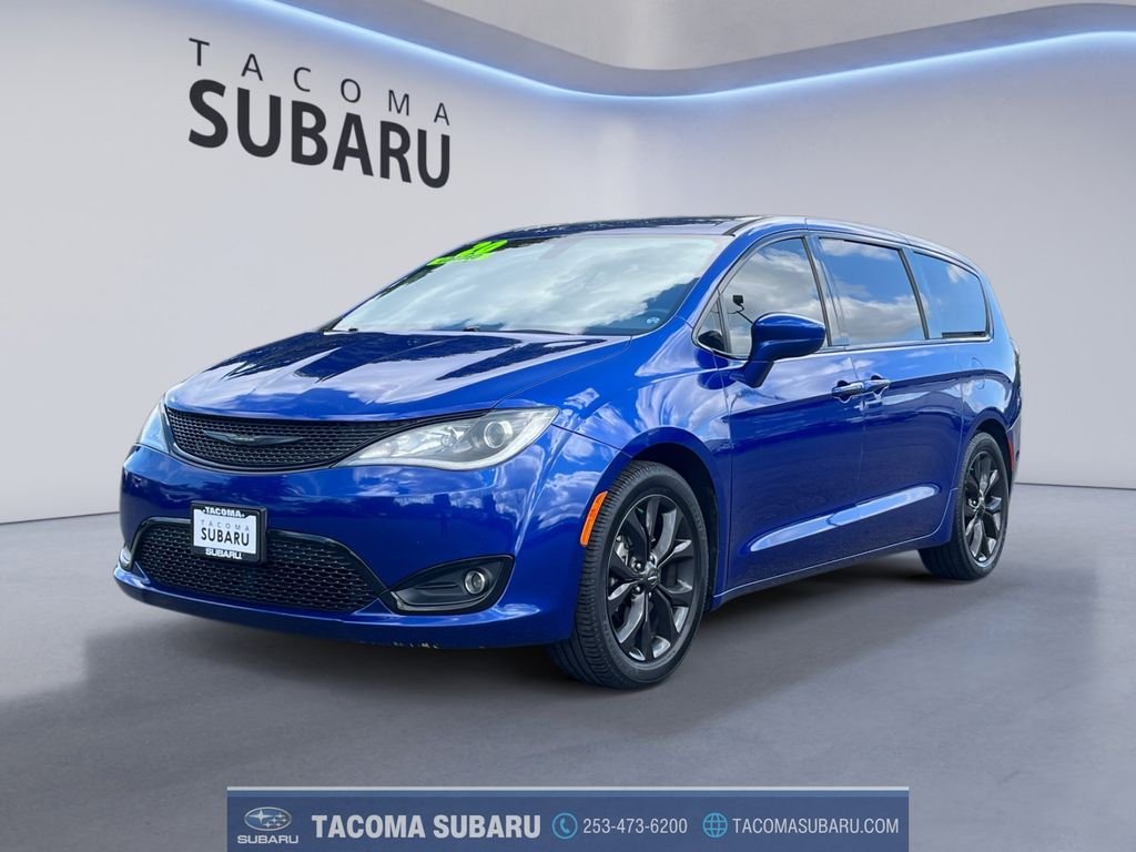 2020 Chrysler Pacifica Touring's photo