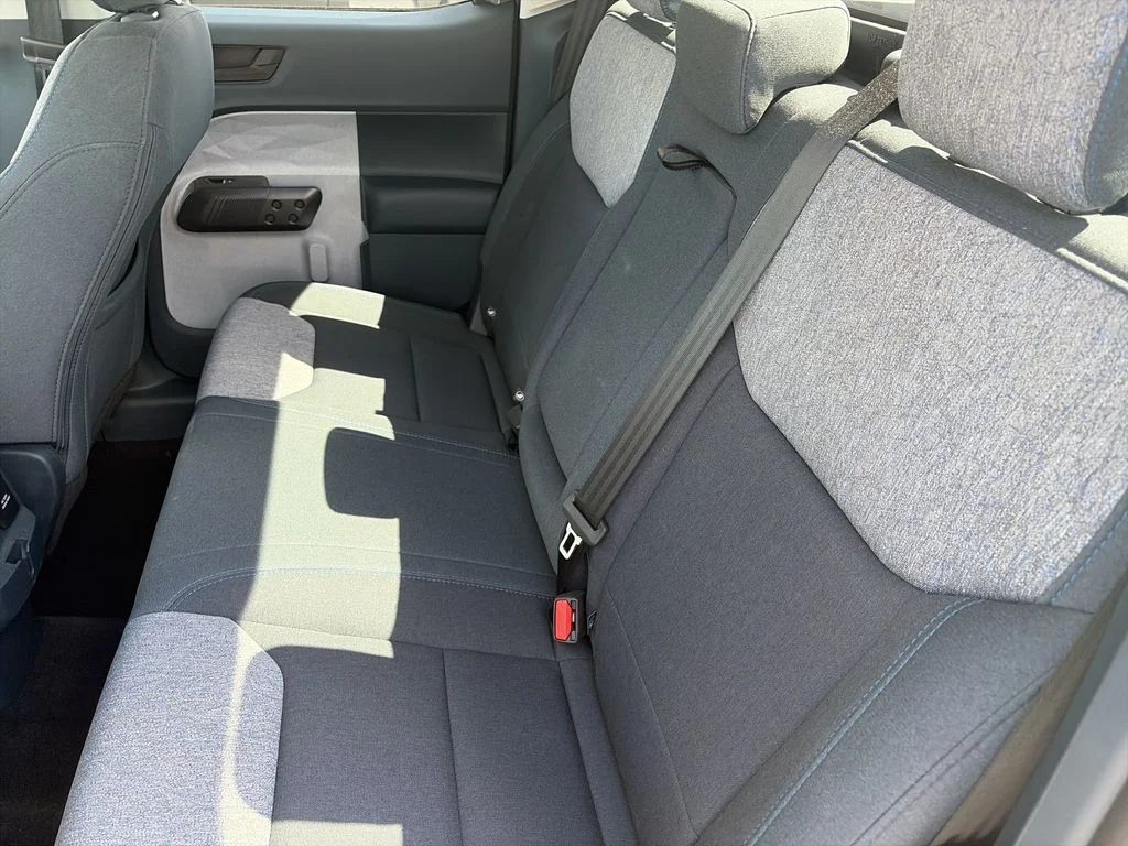 Used 2025 Gray Ford XLT image 27