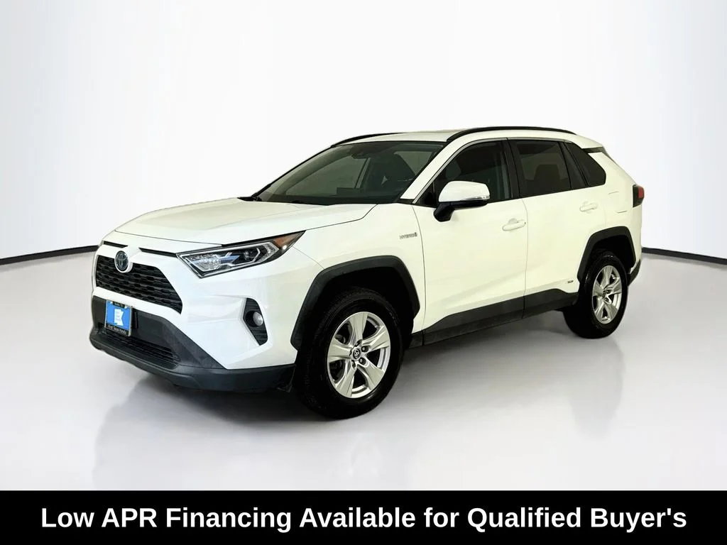 Used 2021 Super White Toyota XLE image 3