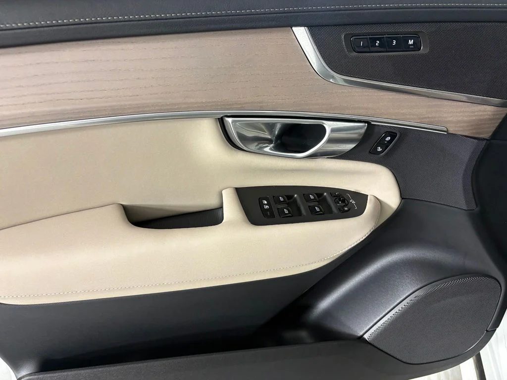 New 2026 Crystal White Volvo Plus image 19