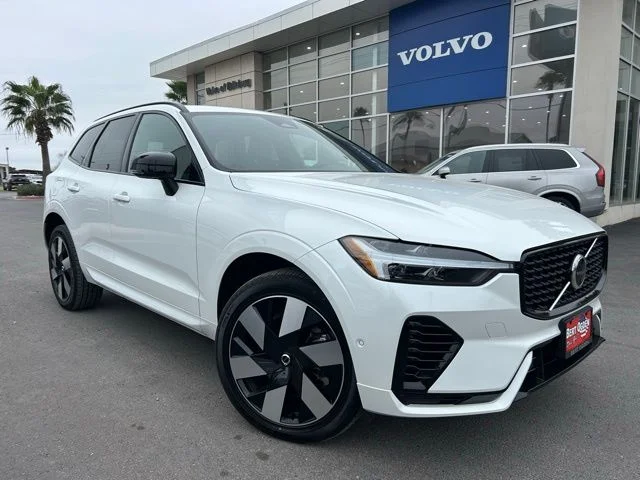 2024 Volvo XC60 T8 Plus Dark Theme AWD's photo