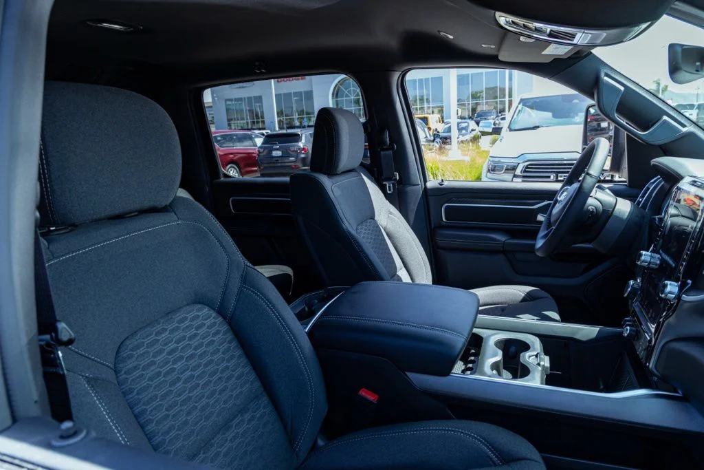 New 2026 Granite Crystal Metallic Clear-Coat Exterior Paint RAM Big Horn Night Edition image 20