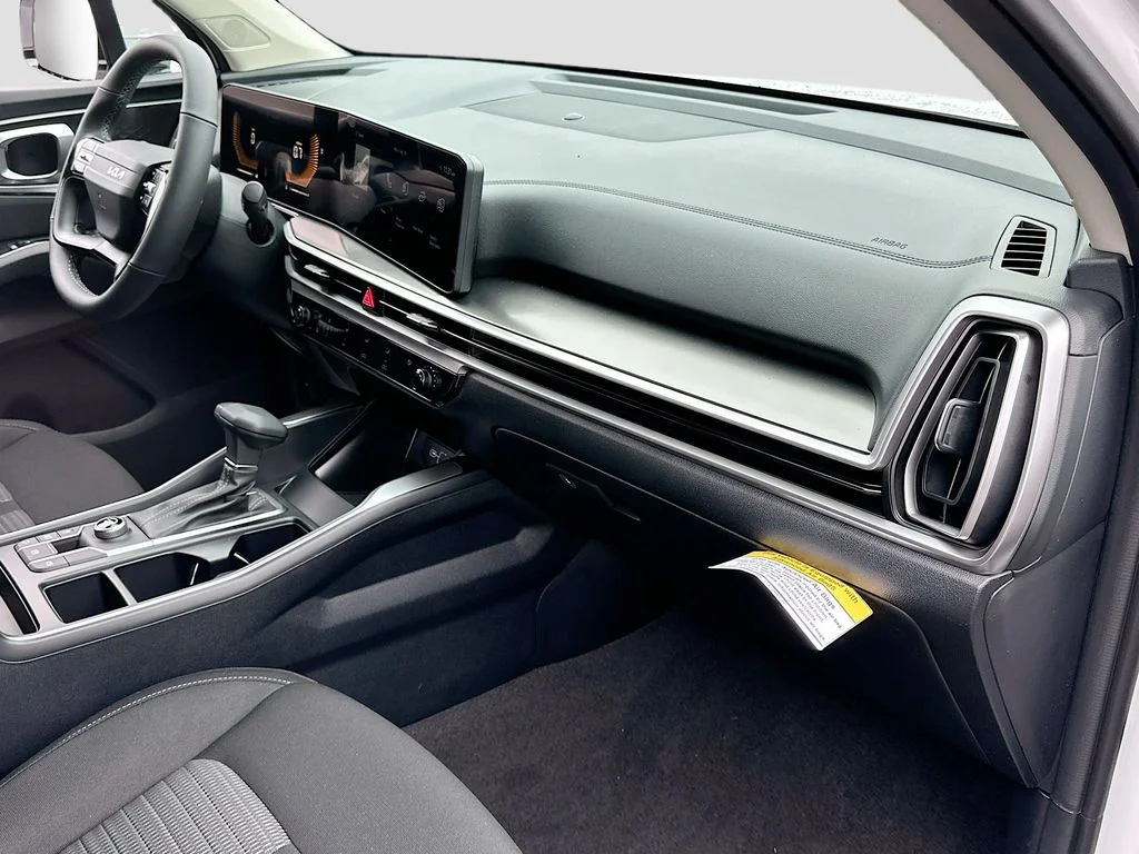 New 2026 Glacial White Pearl Kia LX image 27