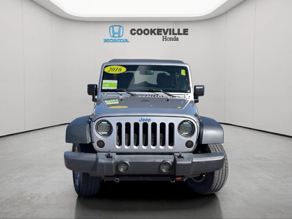 Used 2016 Billet Silver Metallic Clearcoat Jeep Unlimited Rubicon image 4