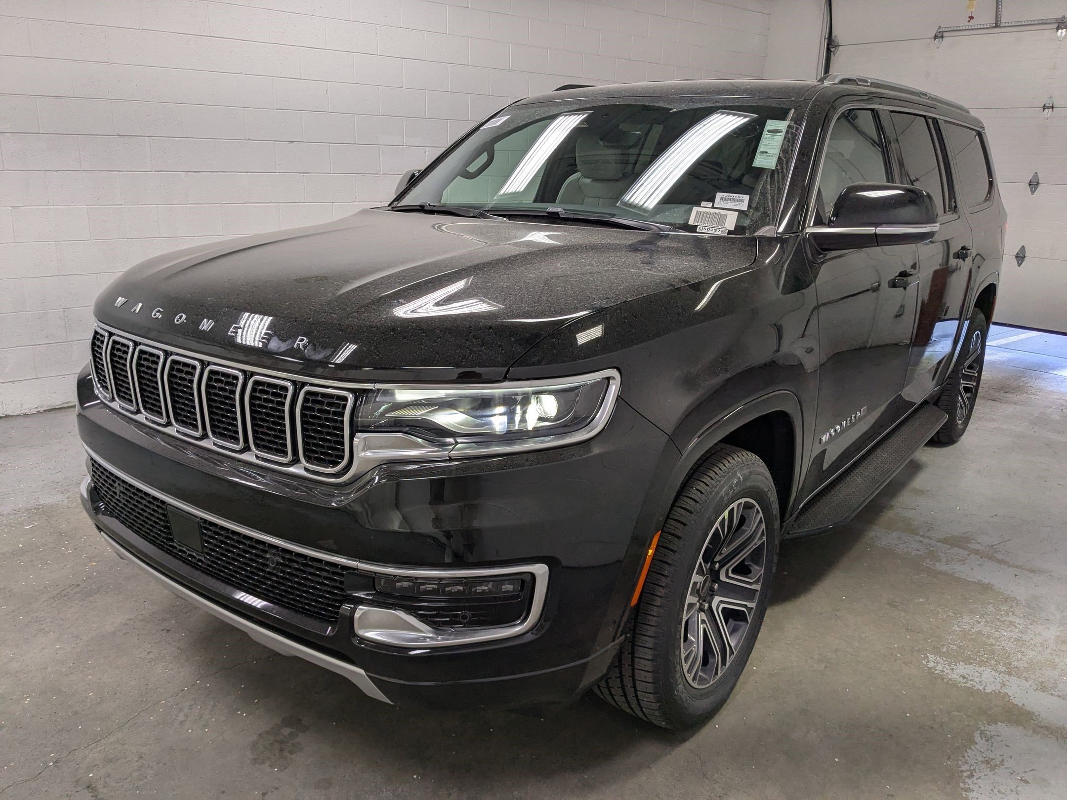 2025 Jeep Wagoneer L Series II - Photo 9