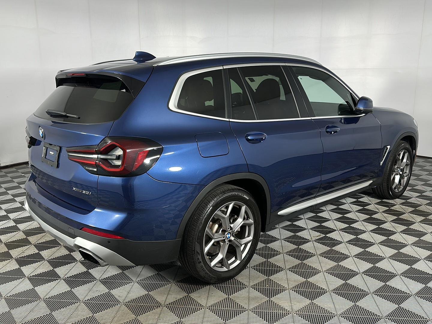 Used 2023 Phytonic Blue Metallic BMW xDrive30i image 28
