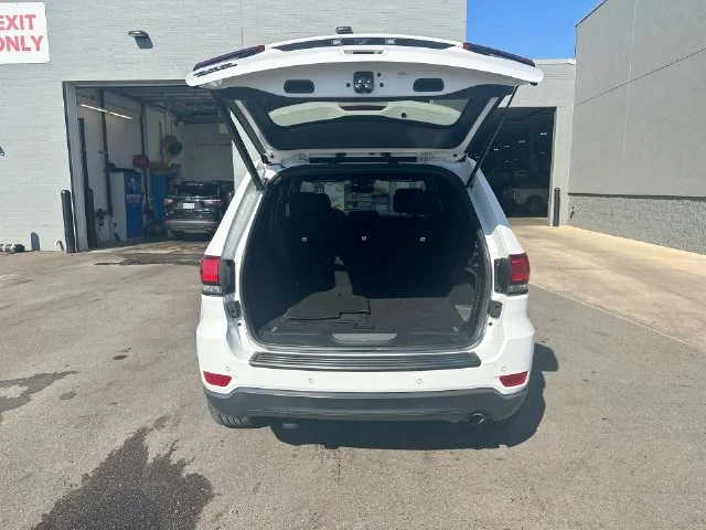 Used 2020 White Jeep Laredo image 27