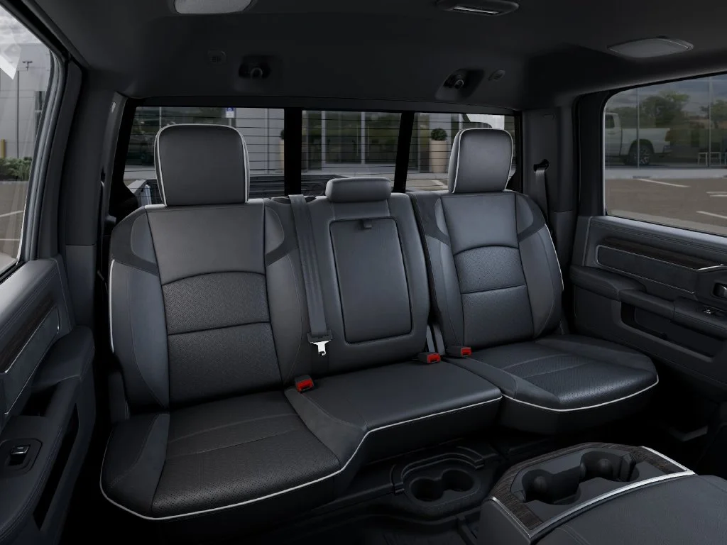 2026 RAM 3500 Laramie - Photo 17