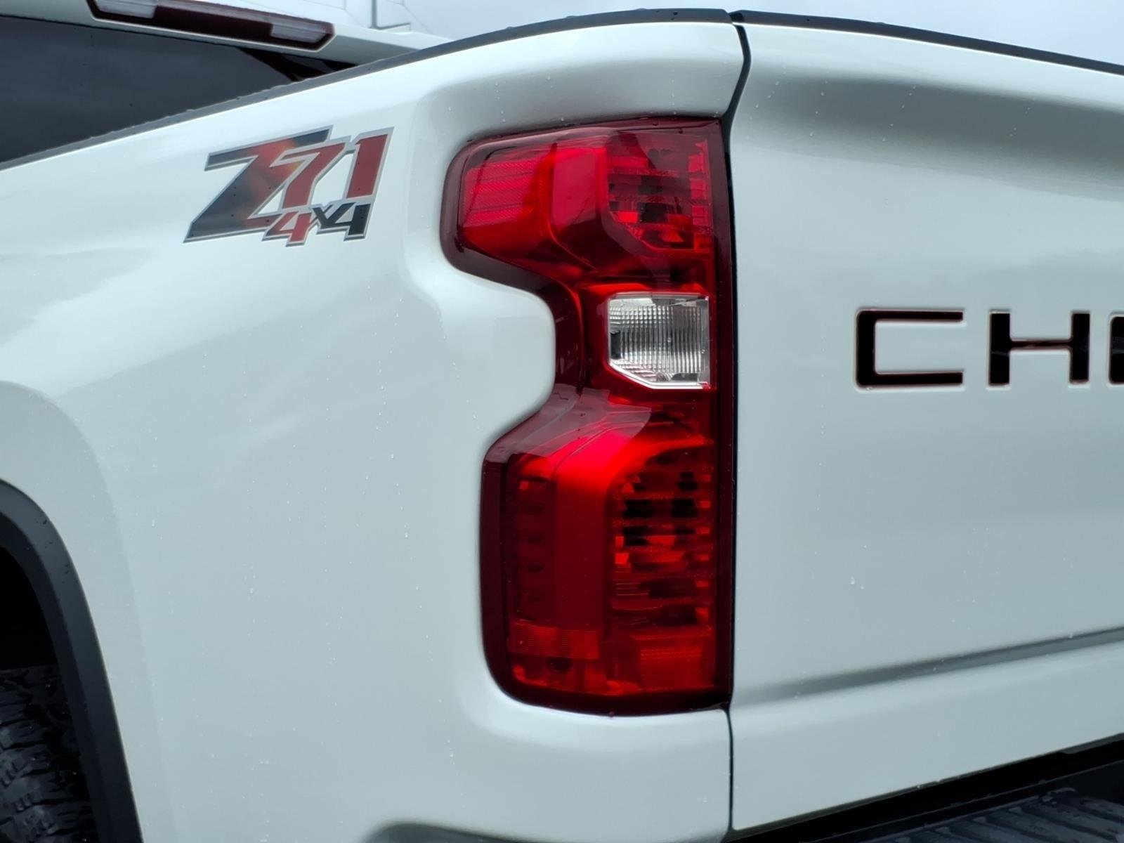 Used 2022 Summit White Chevrolet LT image 18