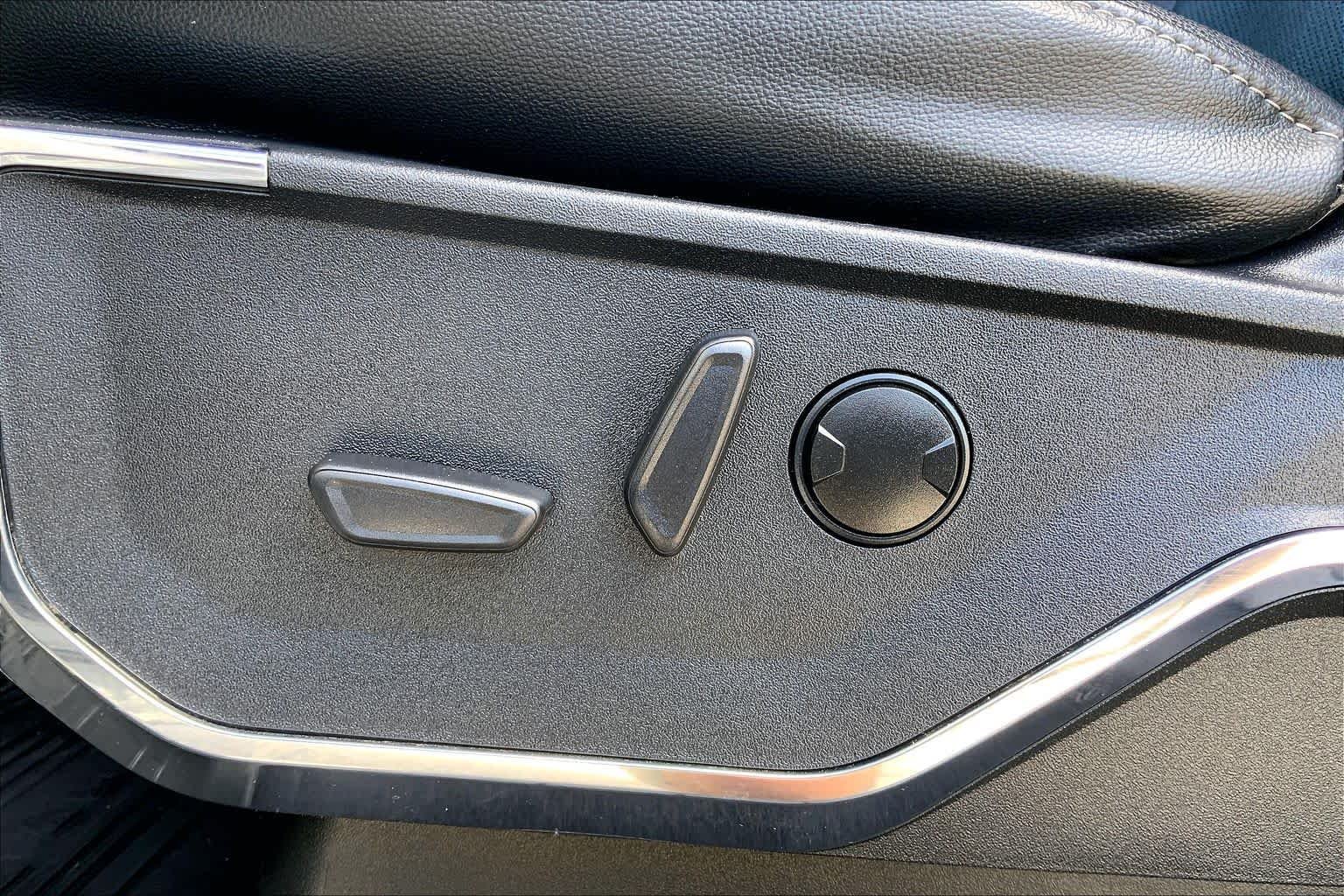 Used 2023 Iconic Silver Metallic Ford LARIAT image 35